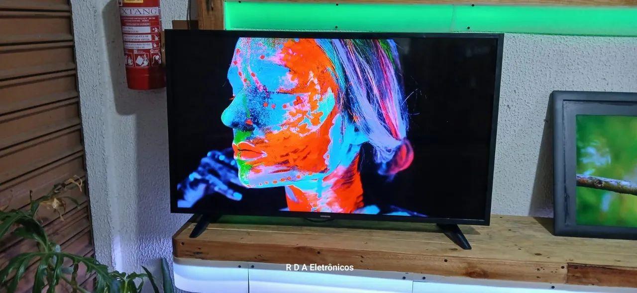 TV 43 polegadas smart com cabo controle todos apss YouTube e Netflix 