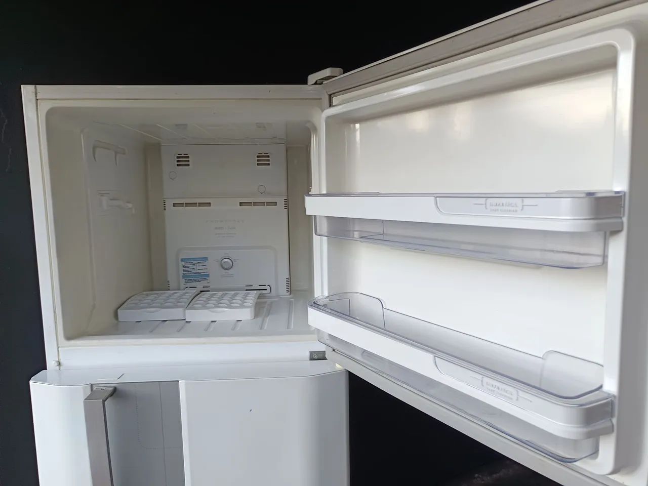 Vende Geladeira Eletrolux Frost Free duplex  382 litros  - Foto 5