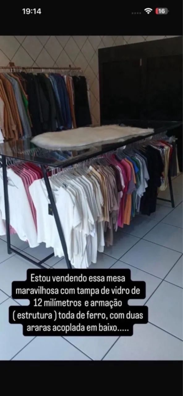 Mesa expositora loja 