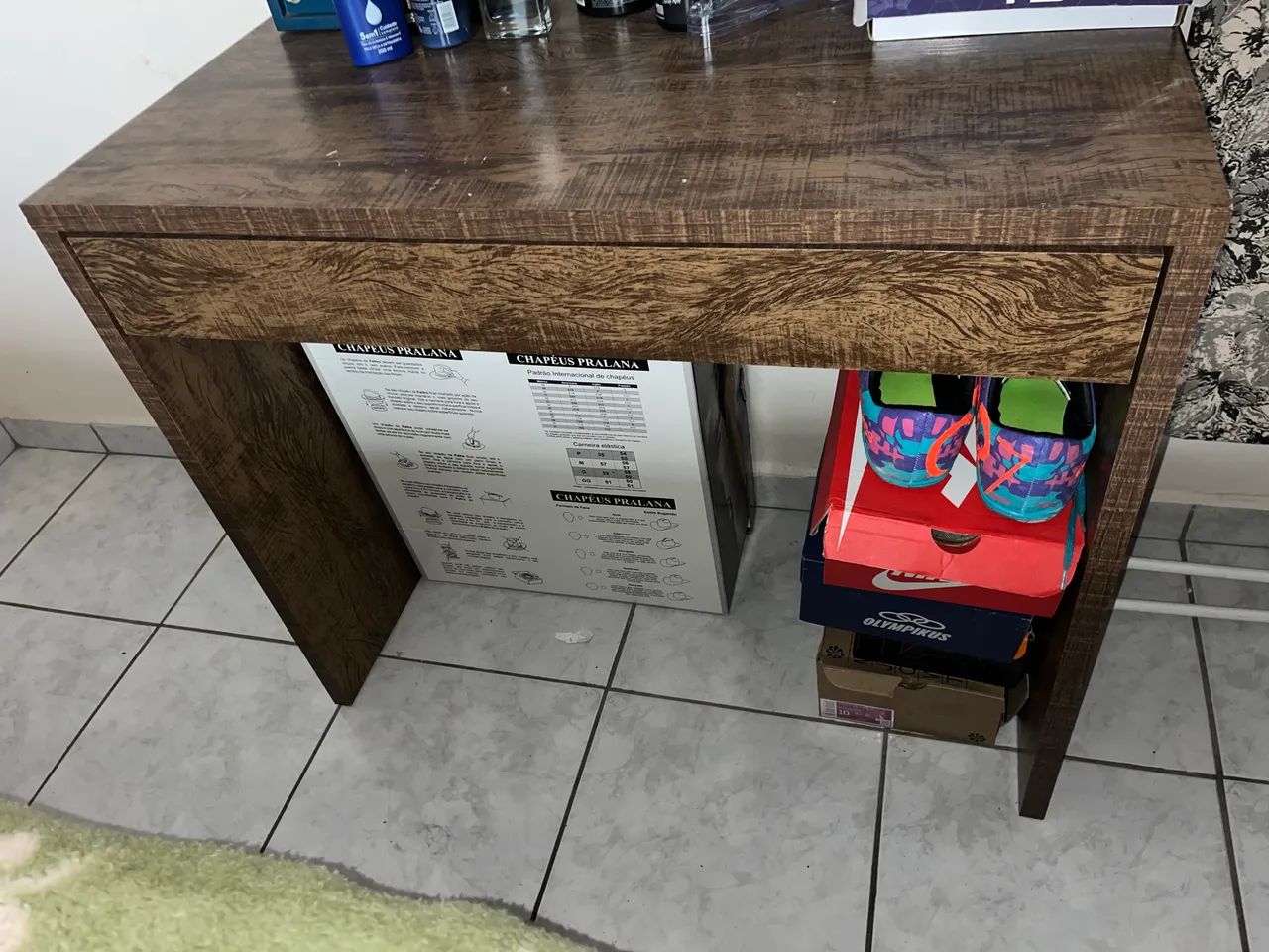 Vende-se escrivaninha seminova 