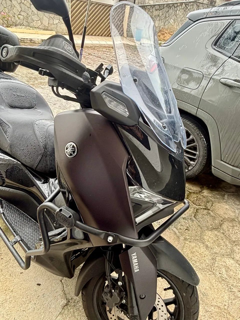 Xmax 300 conected