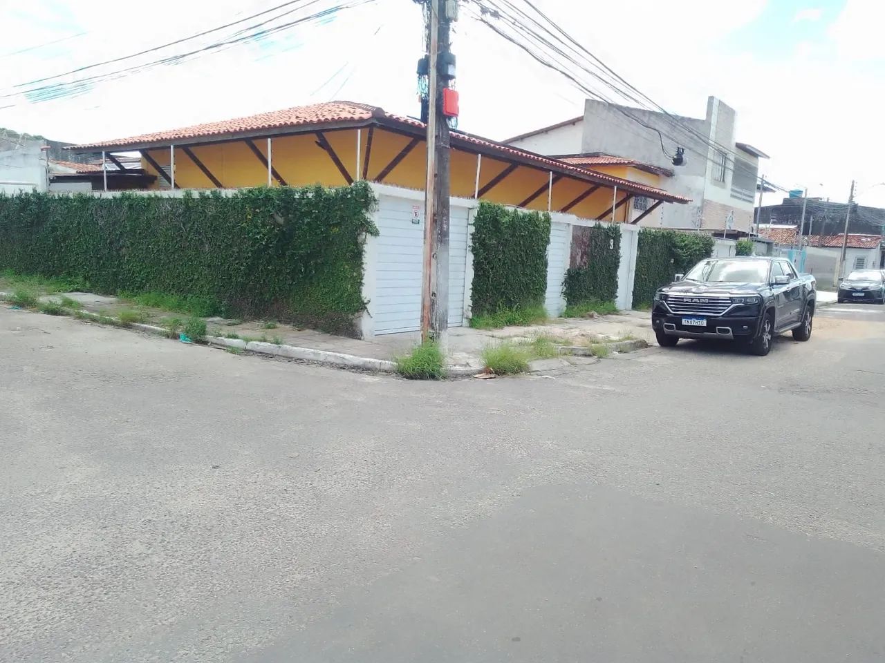 Aluga-se Casa ampla - Pereira Lobo