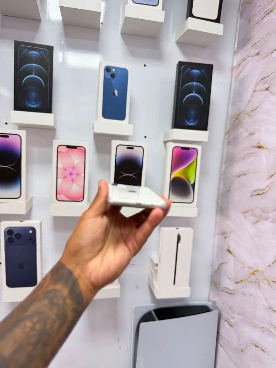 IPHONE 11 128GB<br>R$ 999<br>TELA NOVA - Foto 5