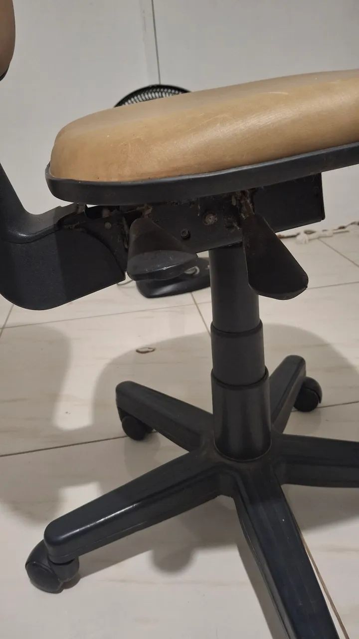 Cadeira de Escritório Ajustável  - Foto 2