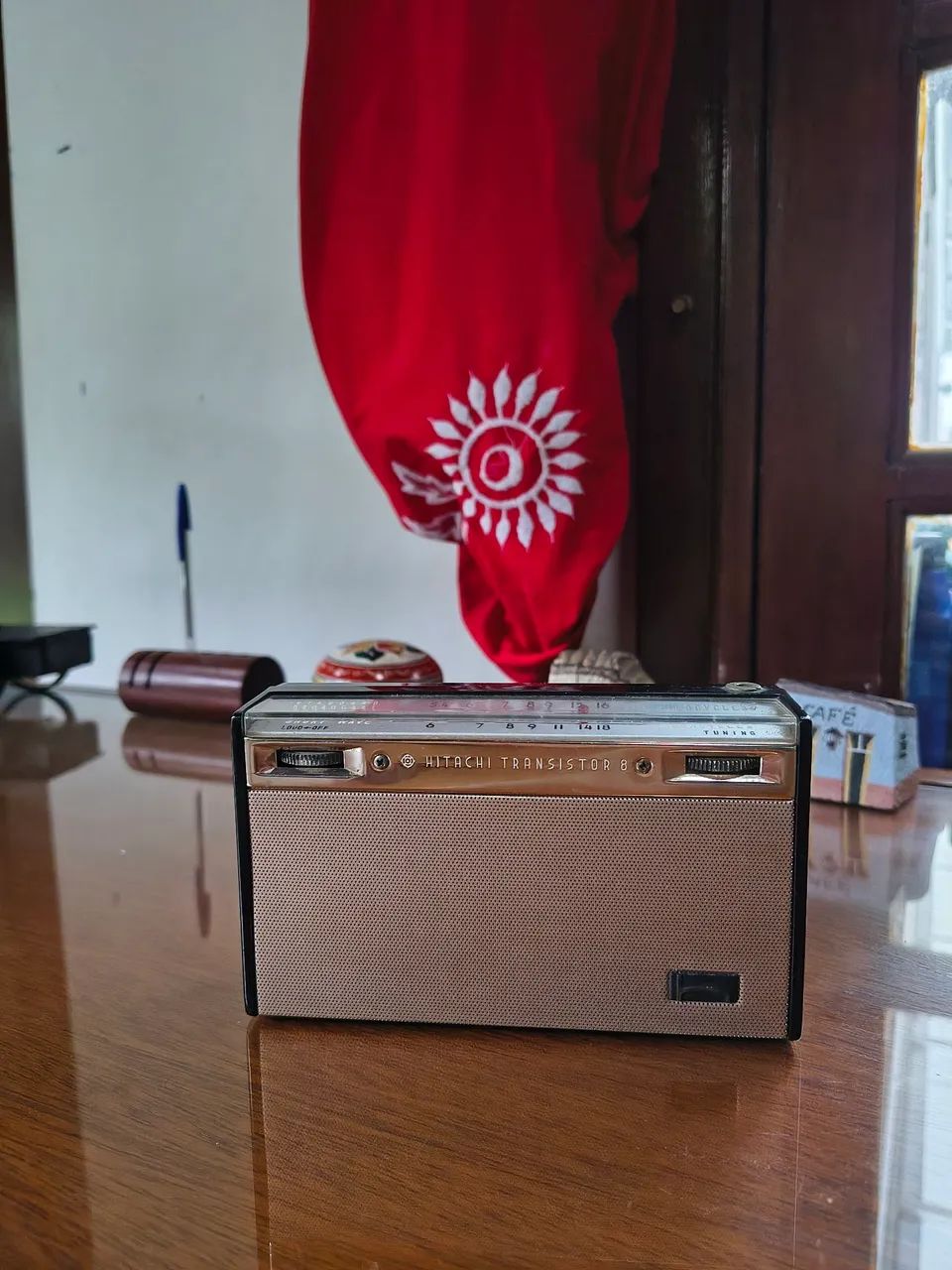 Rádio Portátil Vintage Hitachi Transistor 8 WH-822H
