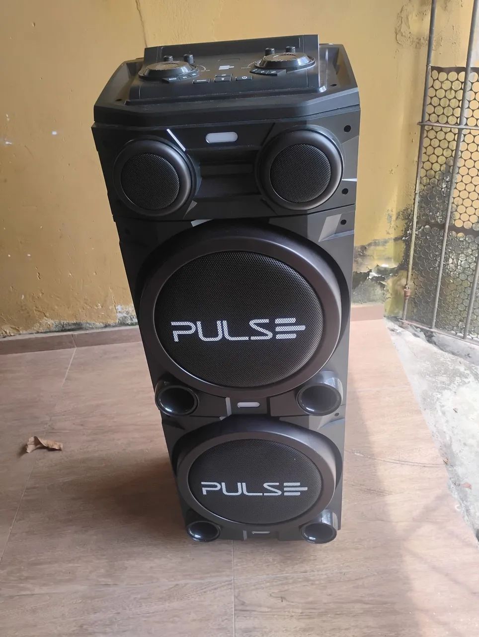 Caixa de som marca pulse zerada!!