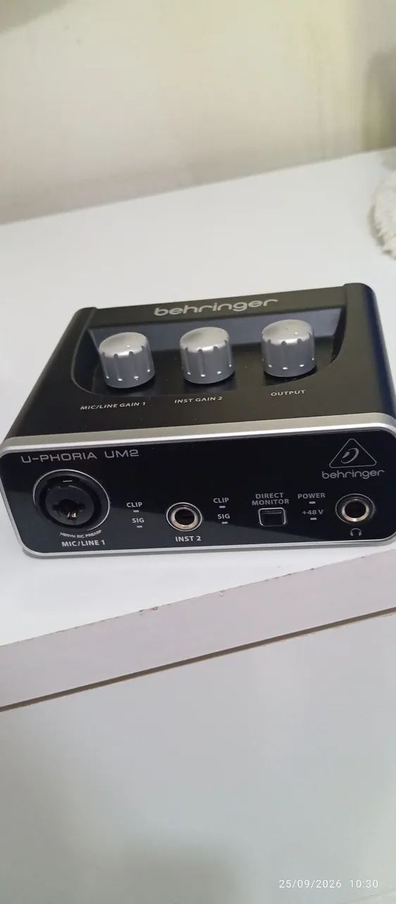 Interface de Áudio Behringer U-Phoria UM2 - Foto 2