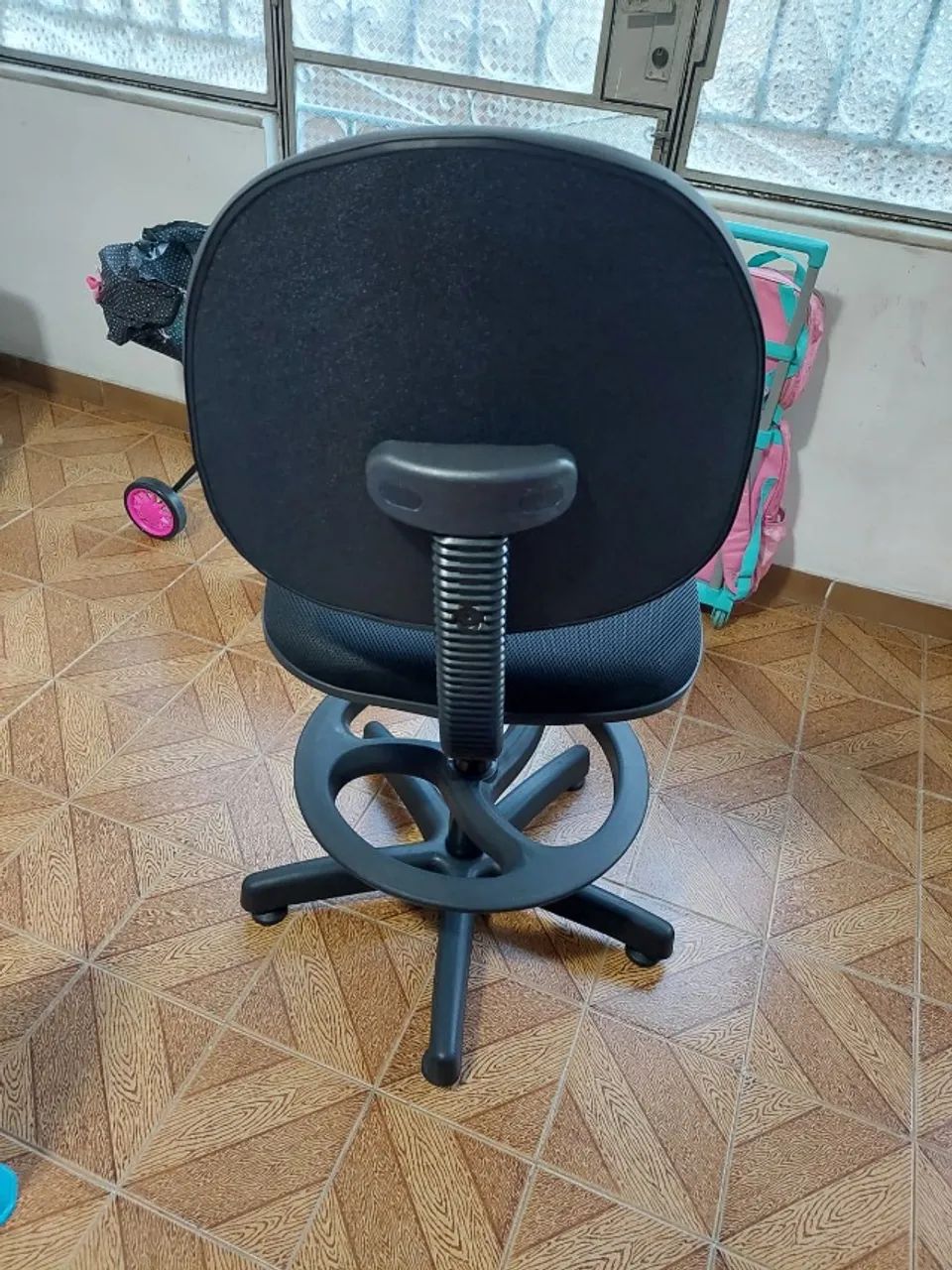 Vendo Cadeira de escritório NOVA - Foto 3