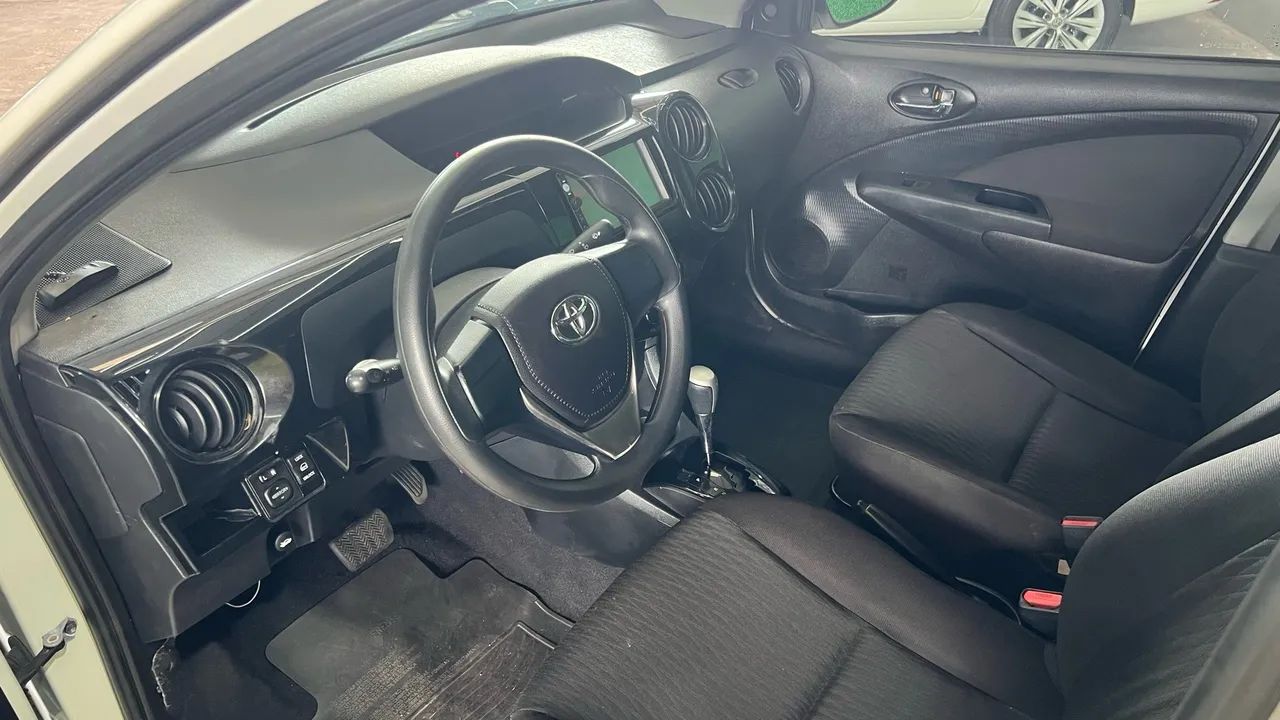 Toyota Etios 2017 - Foto 4