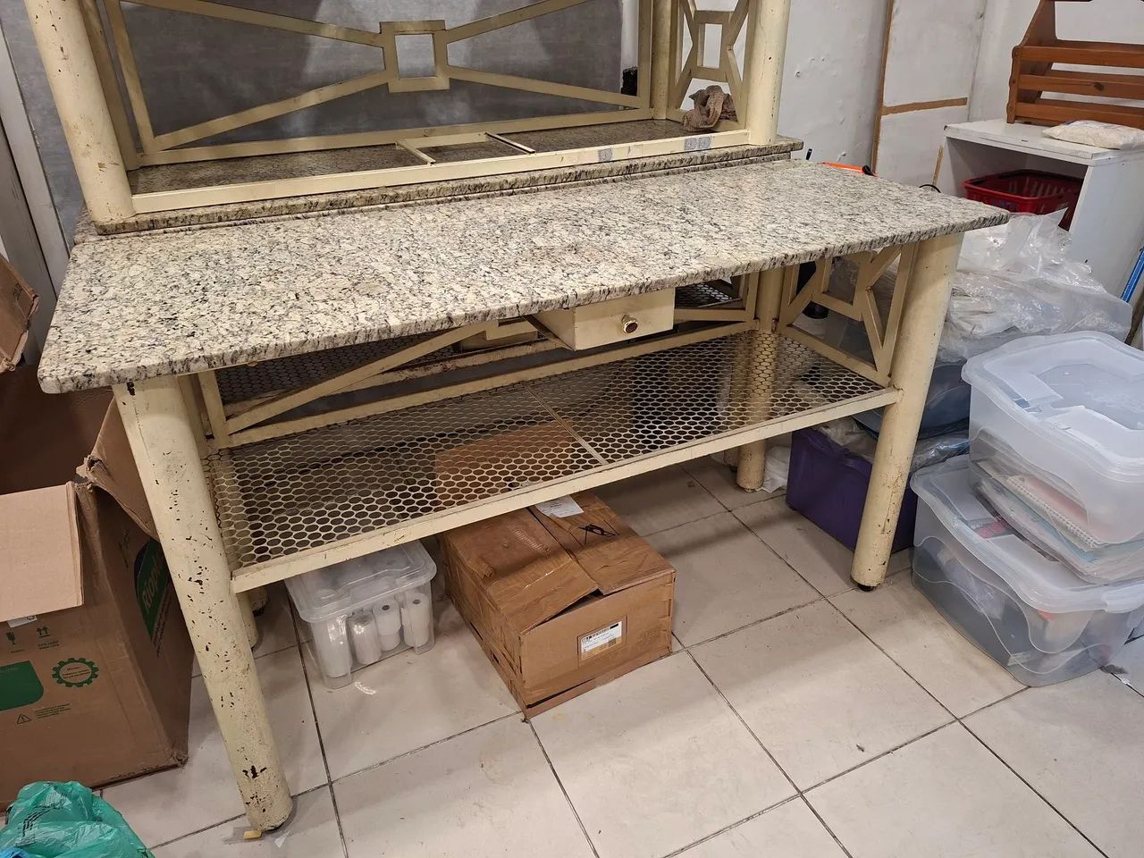 3unid  R$499 cada Balcão de ferro com tampao de mármore  cada