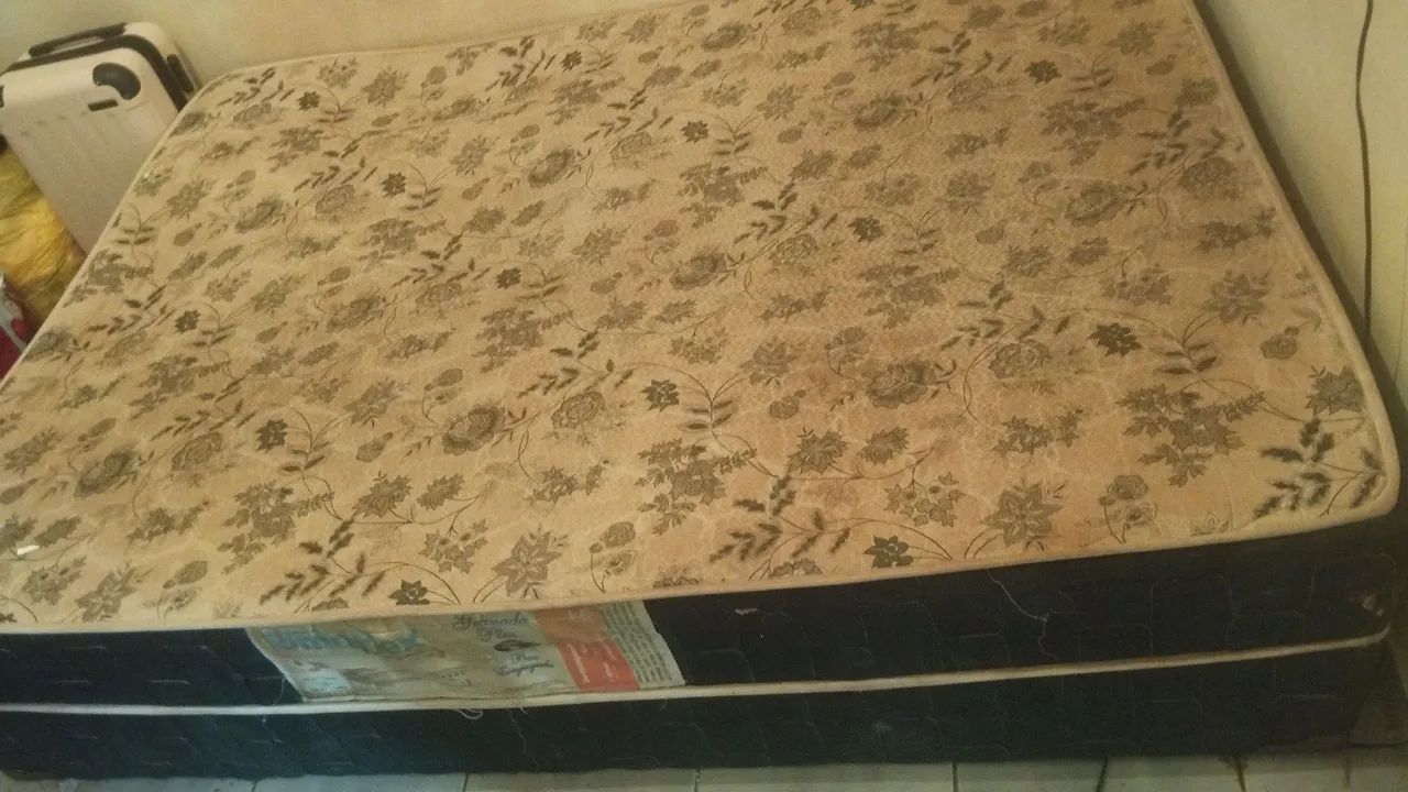 Cama e colchão 