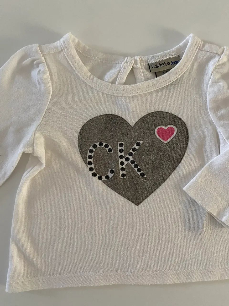 Camiseta Calvin Klein TAM 3-6 meses  - Foto 2