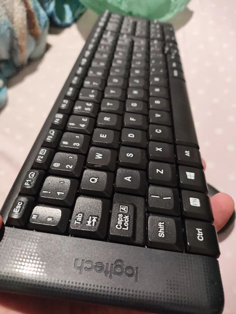 Kit Teclado e Mouse Sem Fio Logitech MK220 Compacto - Padrão ABNT2 - Foto 3