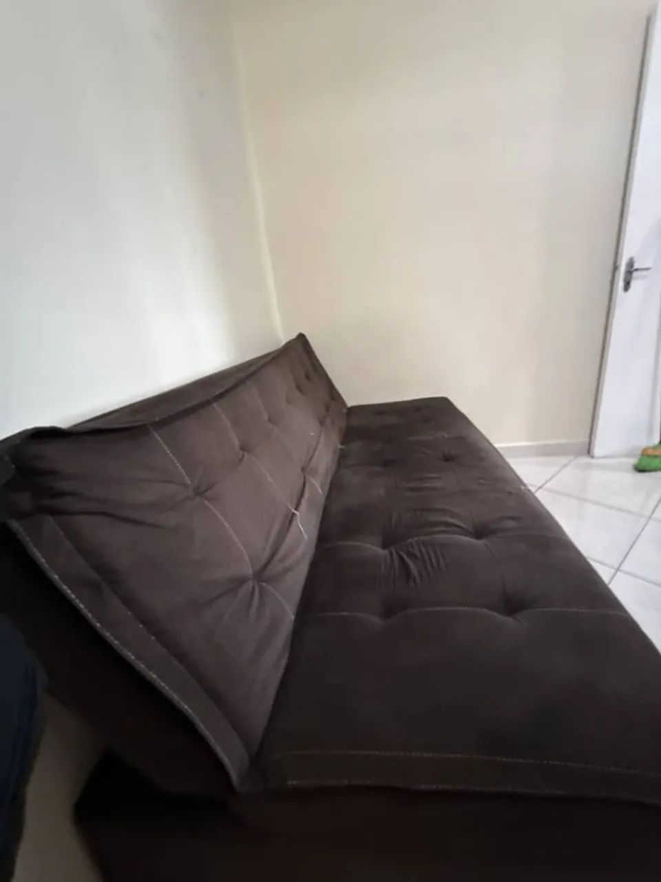 Sofá-cama 2 metros em suede marrom com 3 almofadas - Foto 3