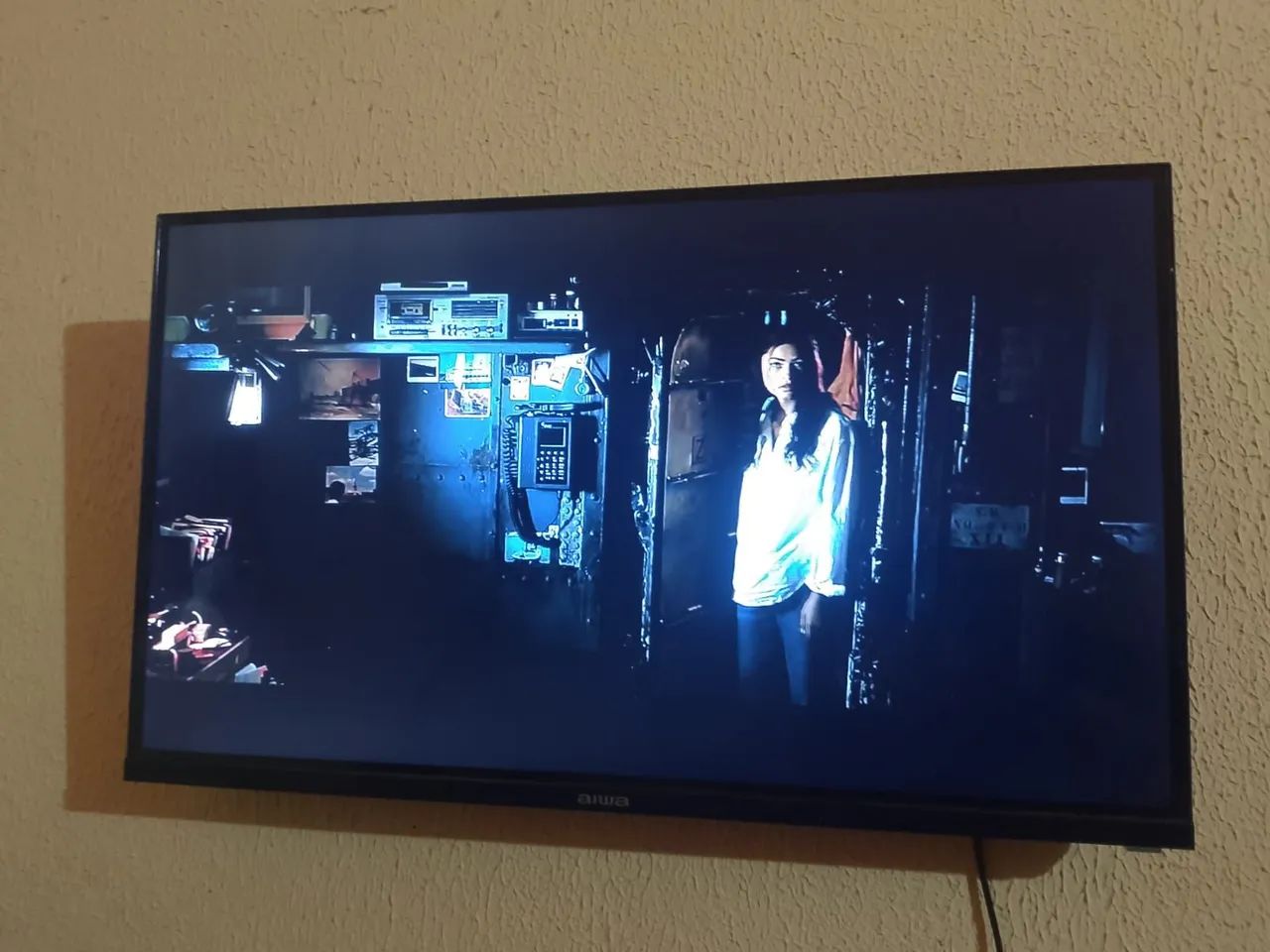 Televisão 32 polegadas aiwa semi nova 