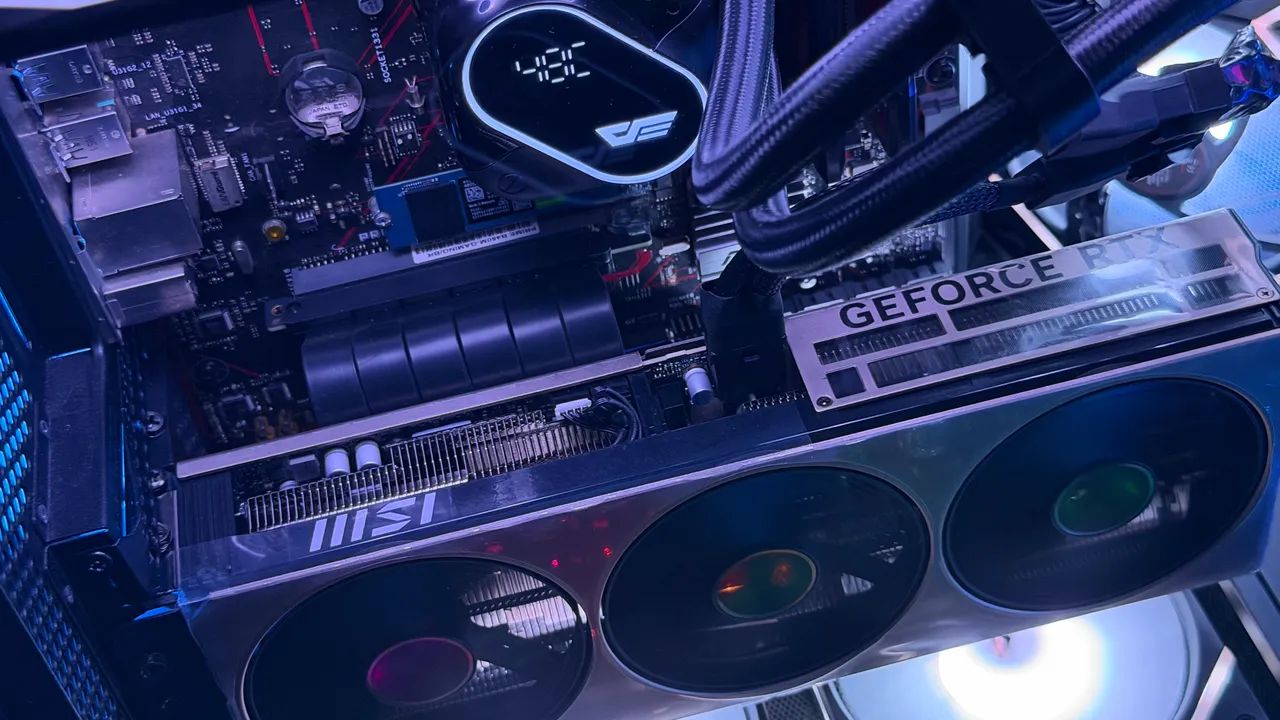 PLACA DE VÍDEO RTX 5070Ti MSI INSPIRE 3X OC PLUS - 16GB GDDR7 - 256 bits  - Foto 3