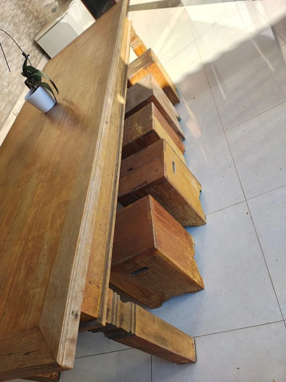 MESA DE JANTAR RETANGULAR DE MADEIRA DE DEMOLIÇÃO - Foto 4