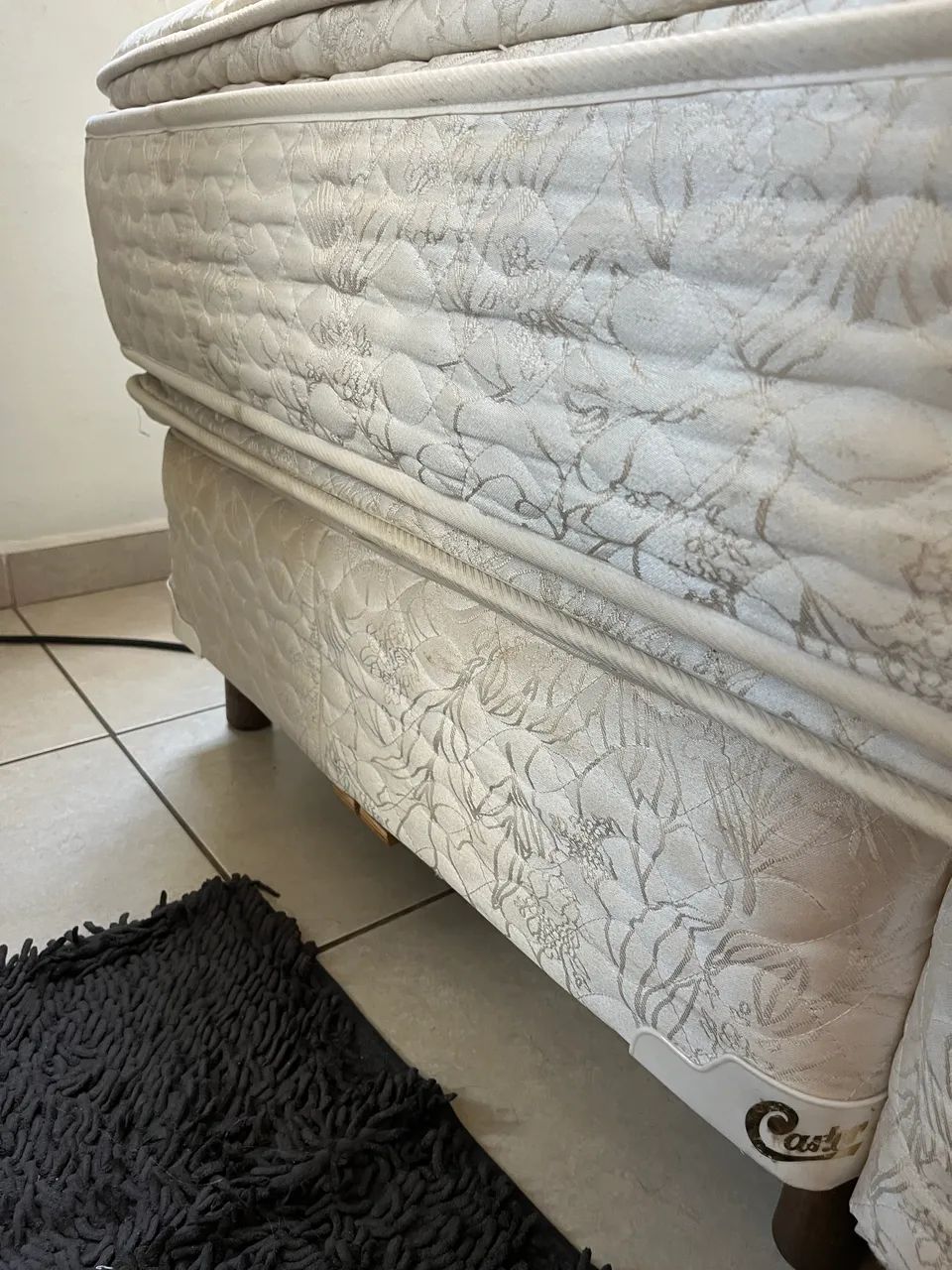 Cama Box Queen com molas no Box (dá pra usar até sem colchão) - Foto 3