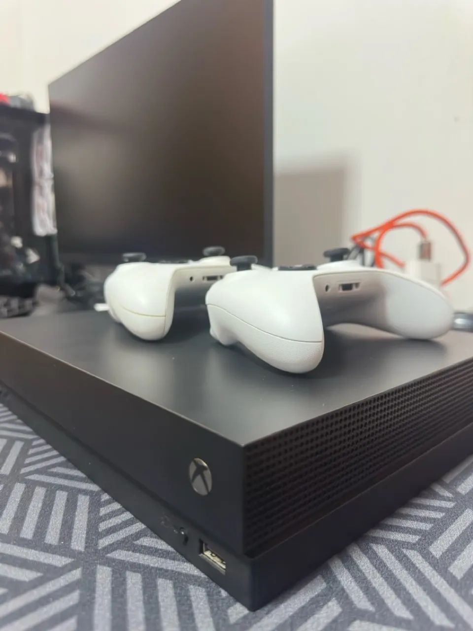 Xbox One X 1TB