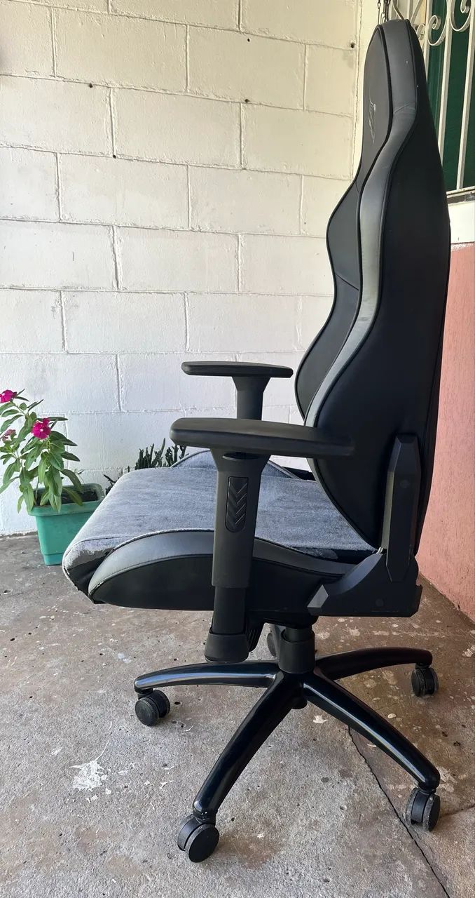 Vendo Cadeira Gamer OMEGA - Foto 2