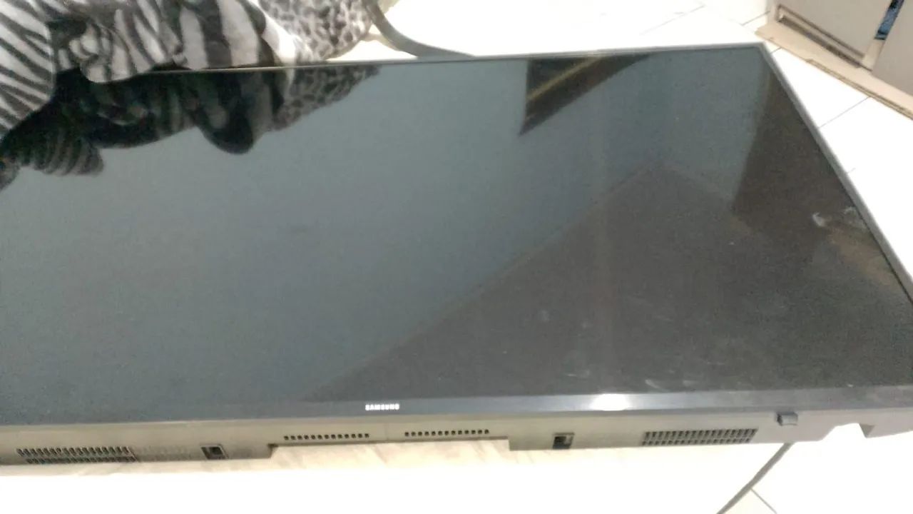 Retirada de peça TV 50"