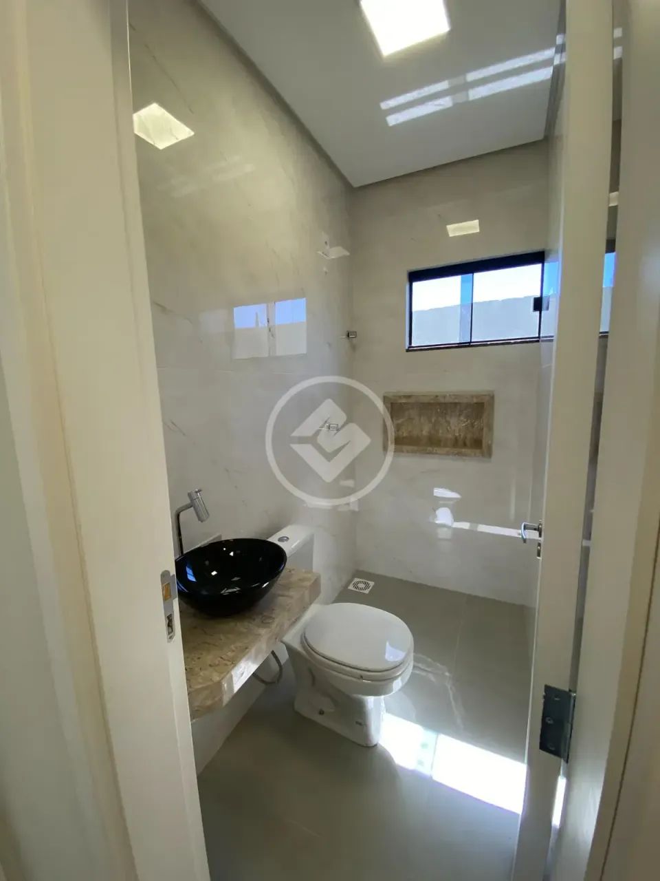 VENDE-SE CASA 2/4 SENDO 1 SUÍTE NO BERTAVILE codigo: 352561 - Foto 4