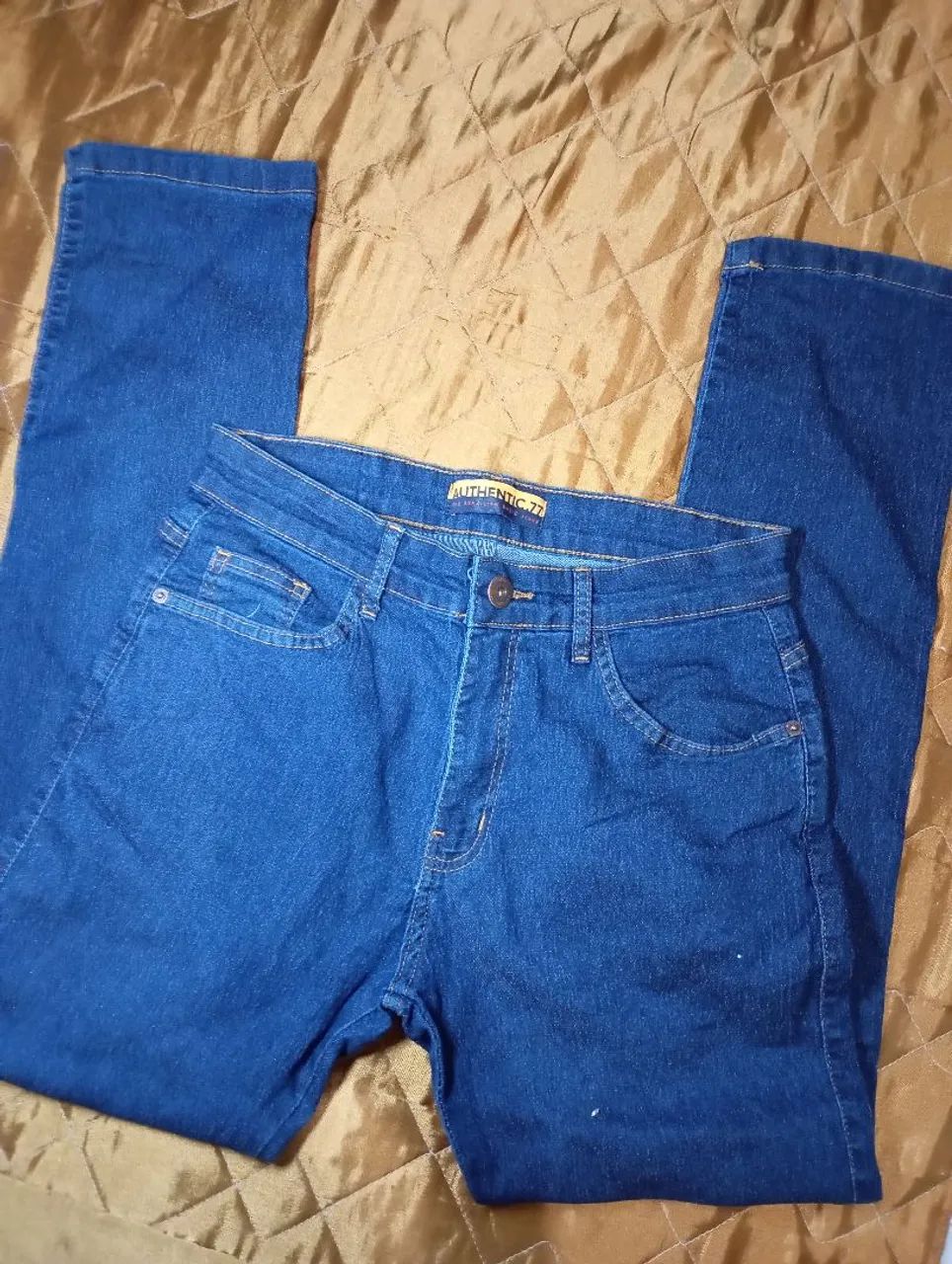 Roupas femininas e masculinas