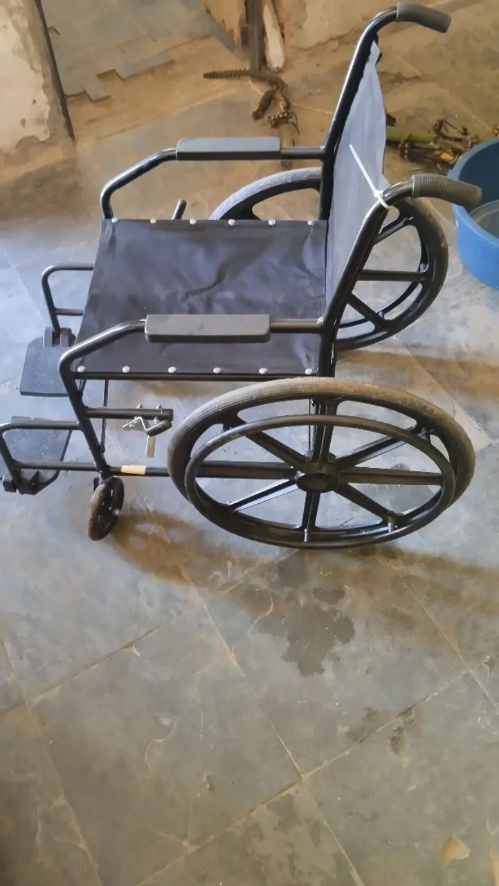 Cadeira de Rodas Usado - Foto 4
