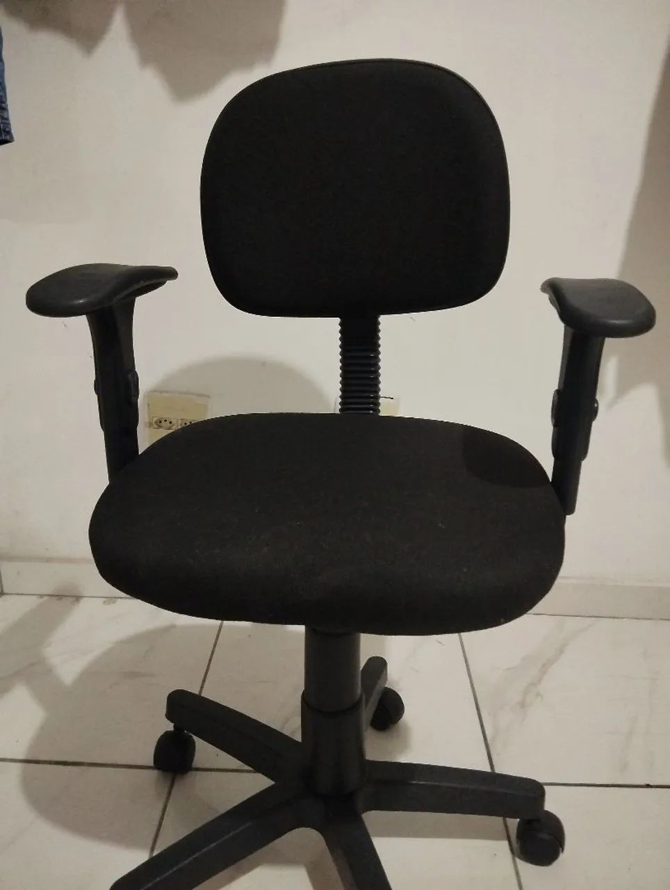 Cadeira de escritório usada 