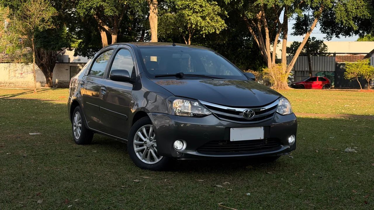 Toyota Etios ETIOS XLS Sedan 1.5 Flex 16V 4p Mec. 2013