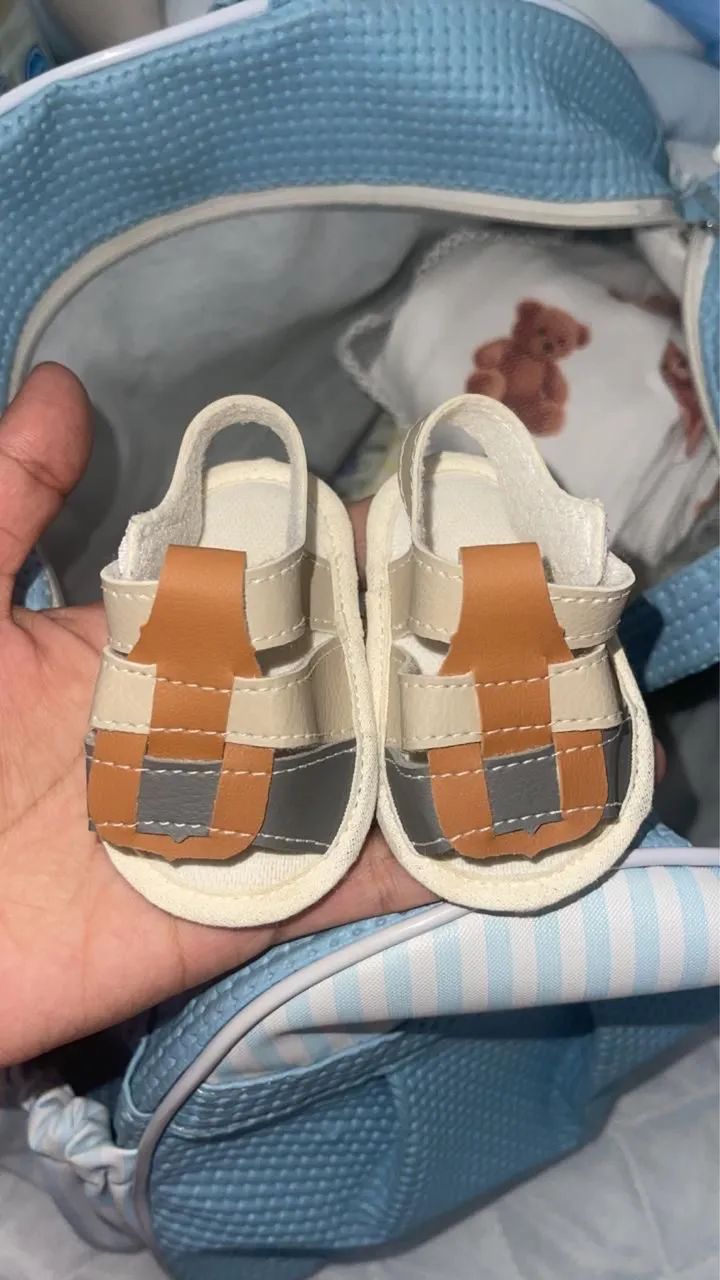 Sandália super estilosa para seu bebê 