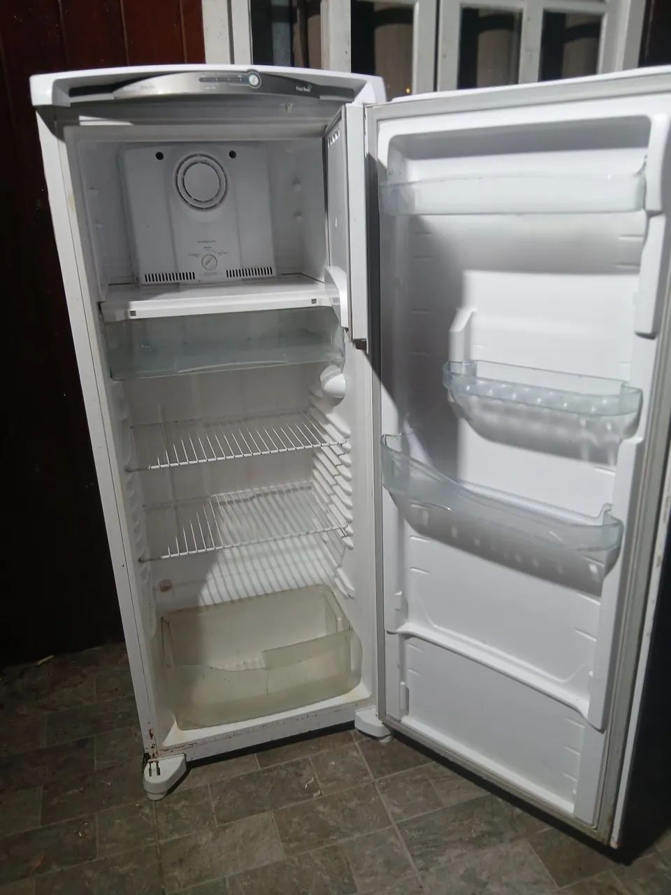 geladeira com congelador e refrigerador fogão 4 bocas com todas funcionando e guarda roupa - Foto 6