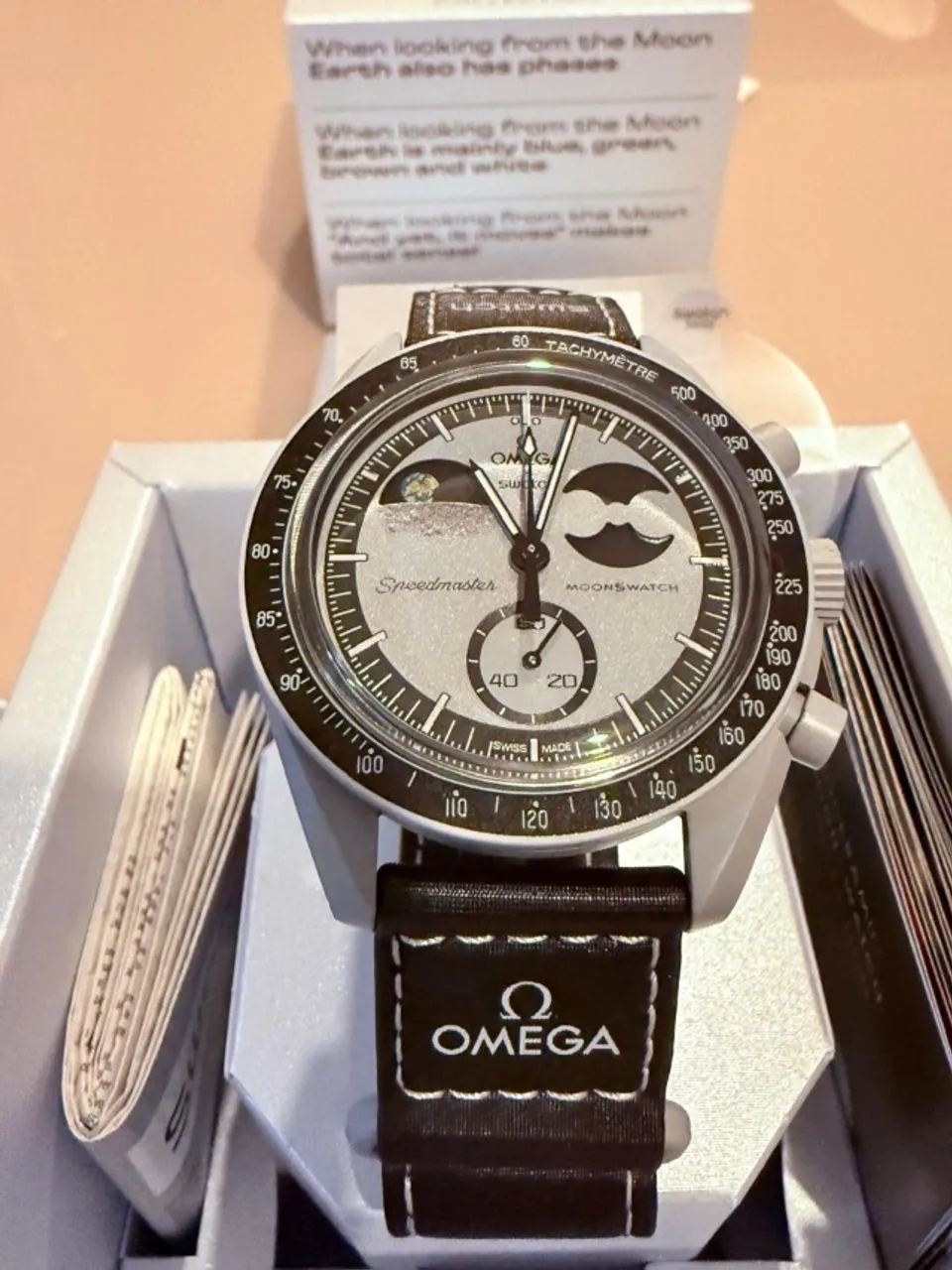 Omega X Swatch Snoopy Moonphase, completo - Acessórios - Vila Ema