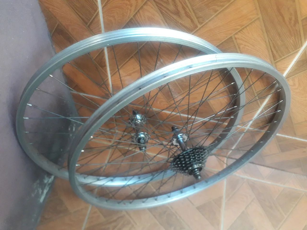 PAR DE RODAS ARO 26 C/ CATRACA SHIMANO  - Foto 5