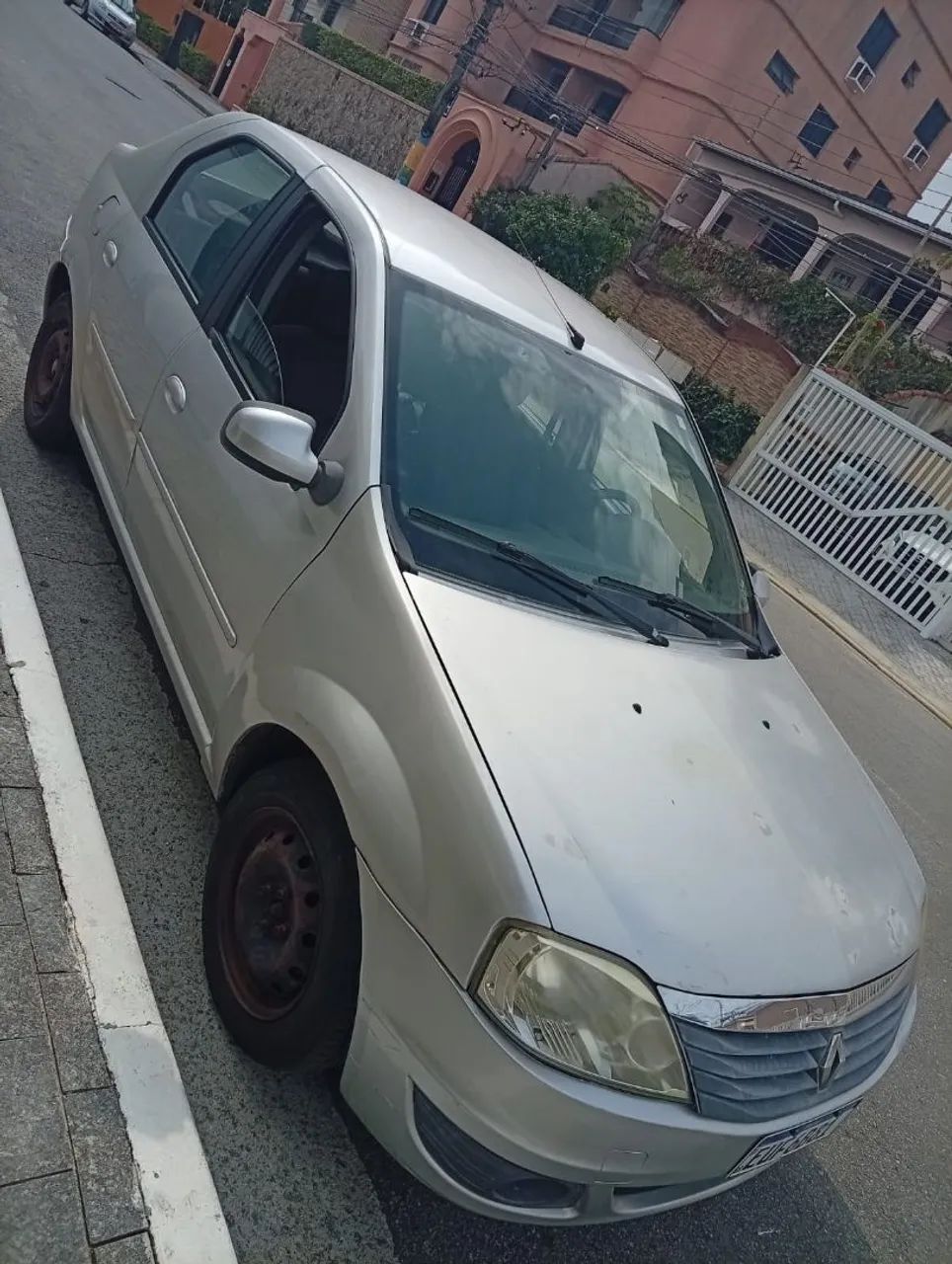 Renault Logan 2011