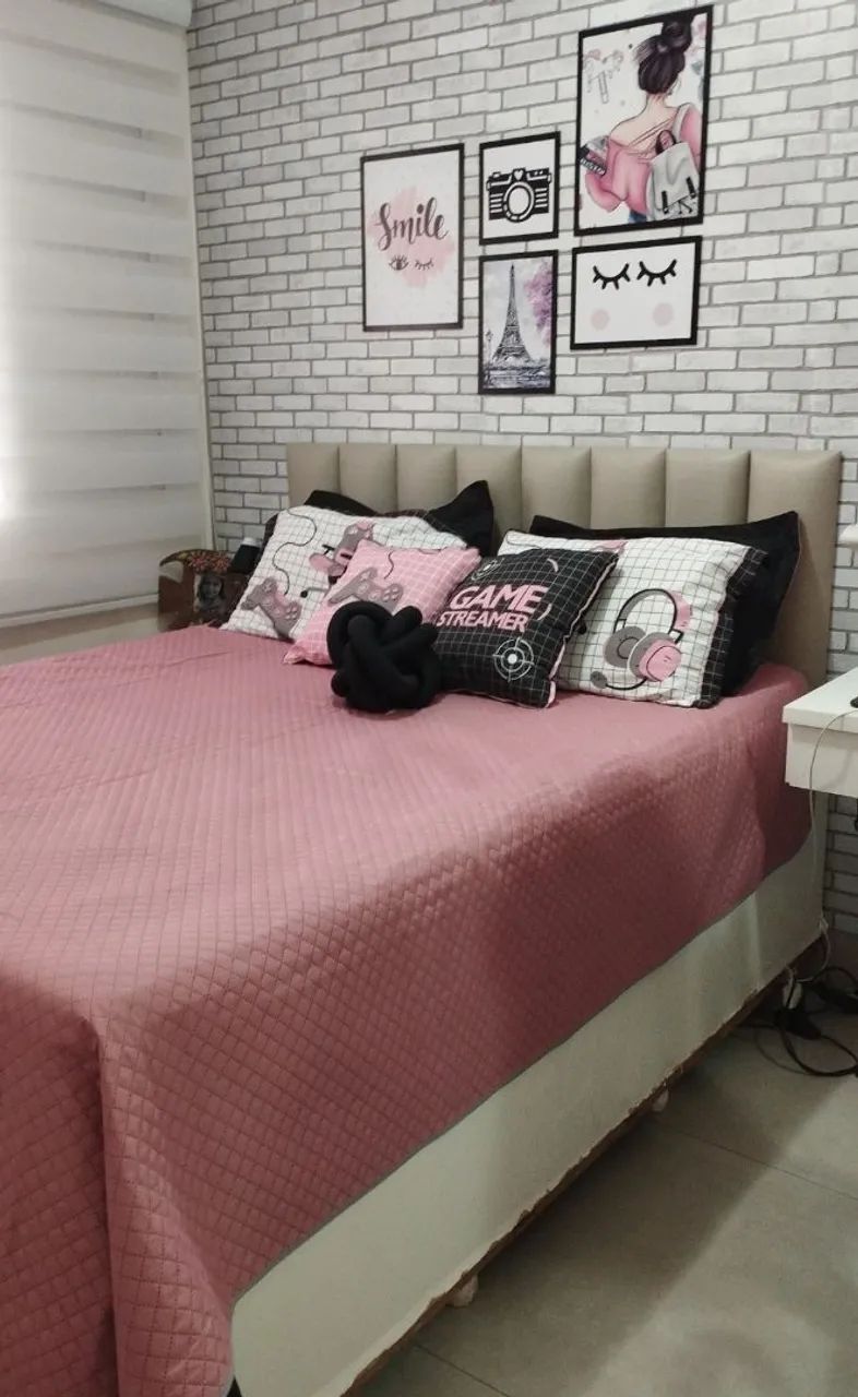 Cama queen com colchão Simons 