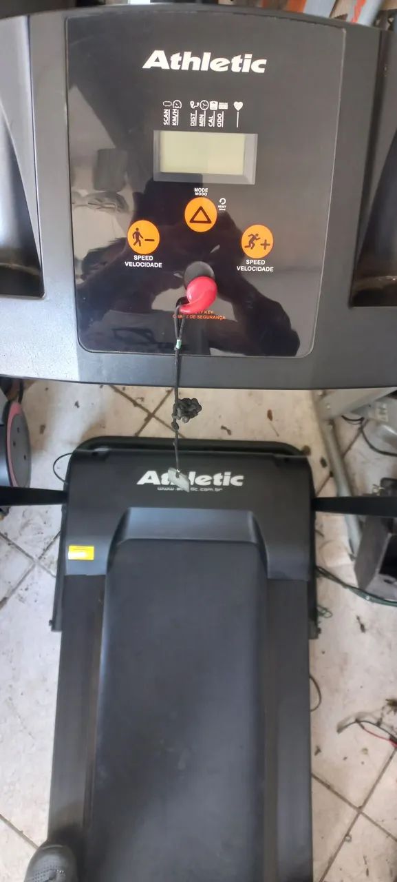 Vendo esteira Athletic Action zerada!!