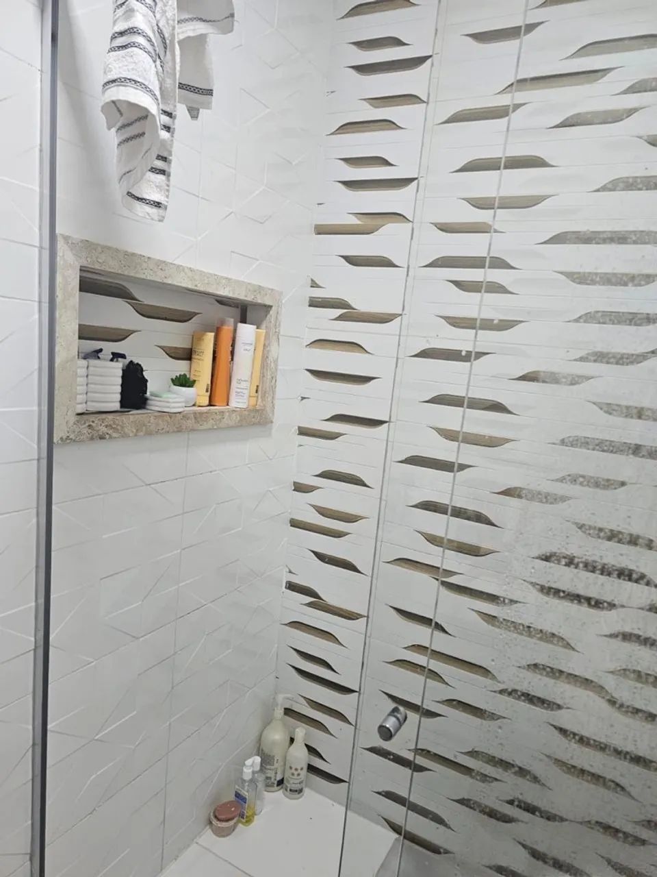 Alugo casa com dois quartos , sendo uma suíte - Foto 2