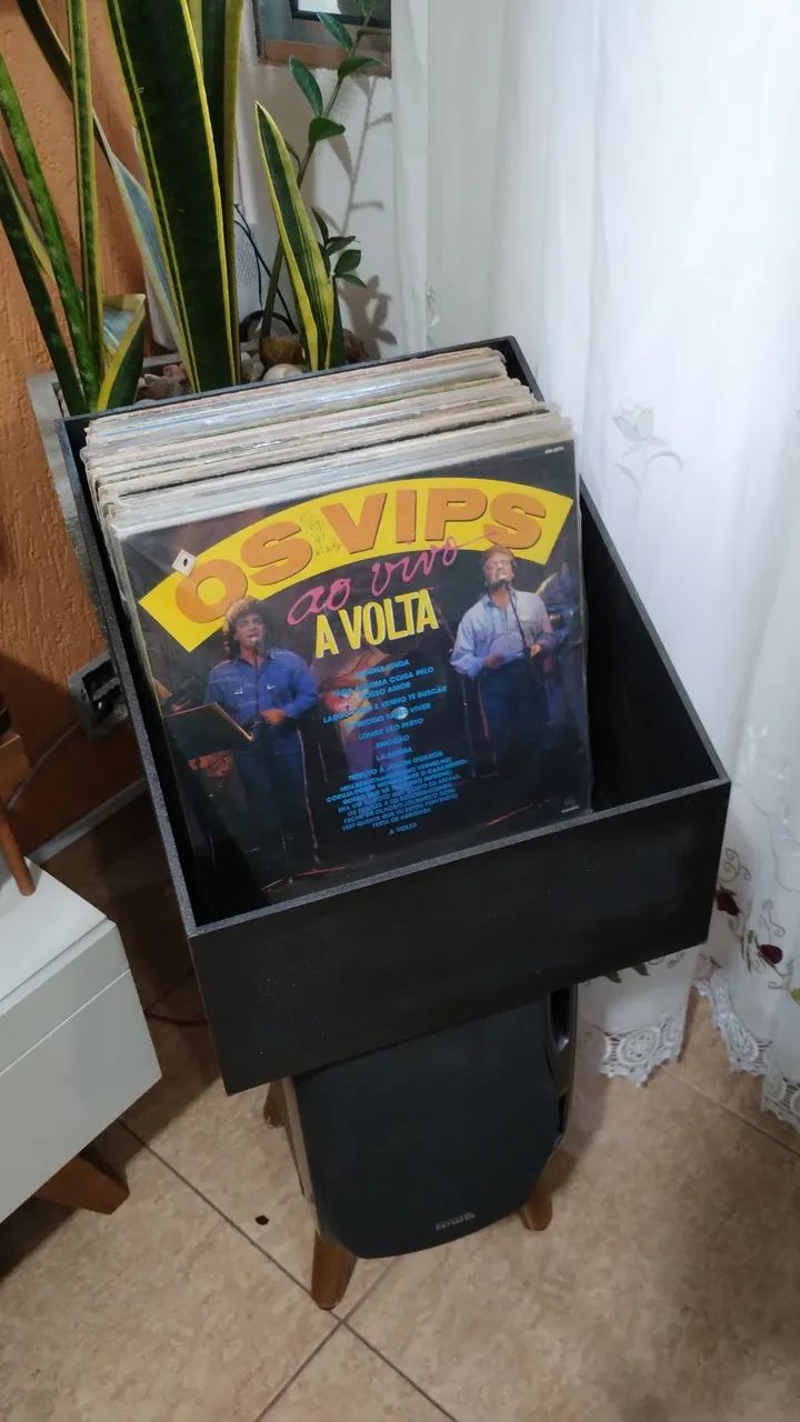Caixa + 33 Discos de vinil 