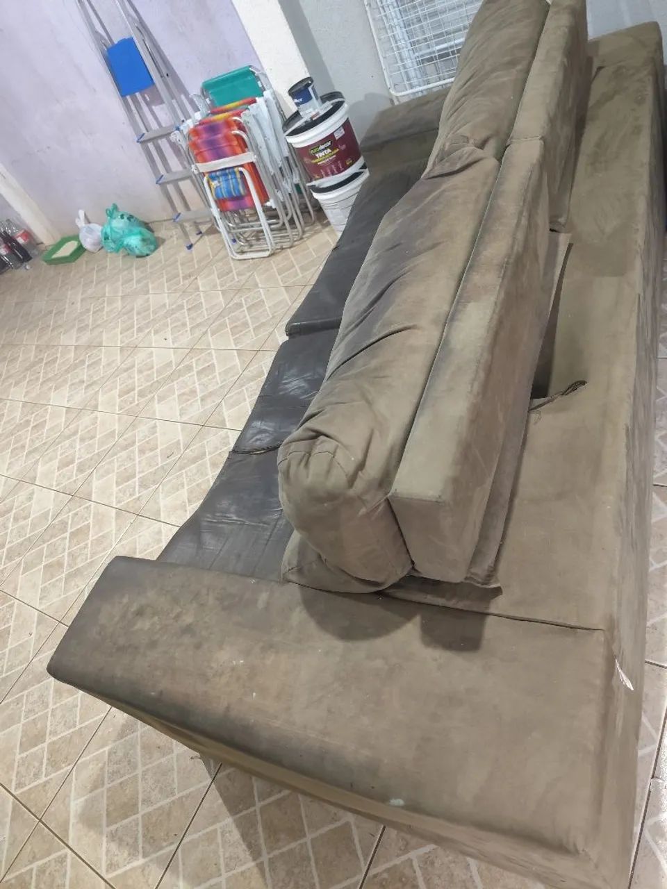 Vendo sofá, precisa de reforma mas e bom de estrutura R$ 300 - Foto 3