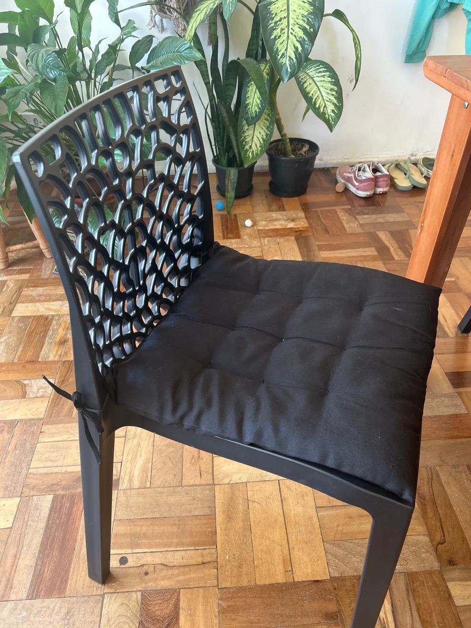 Mesa de madeira com cadeiras - Foto 3