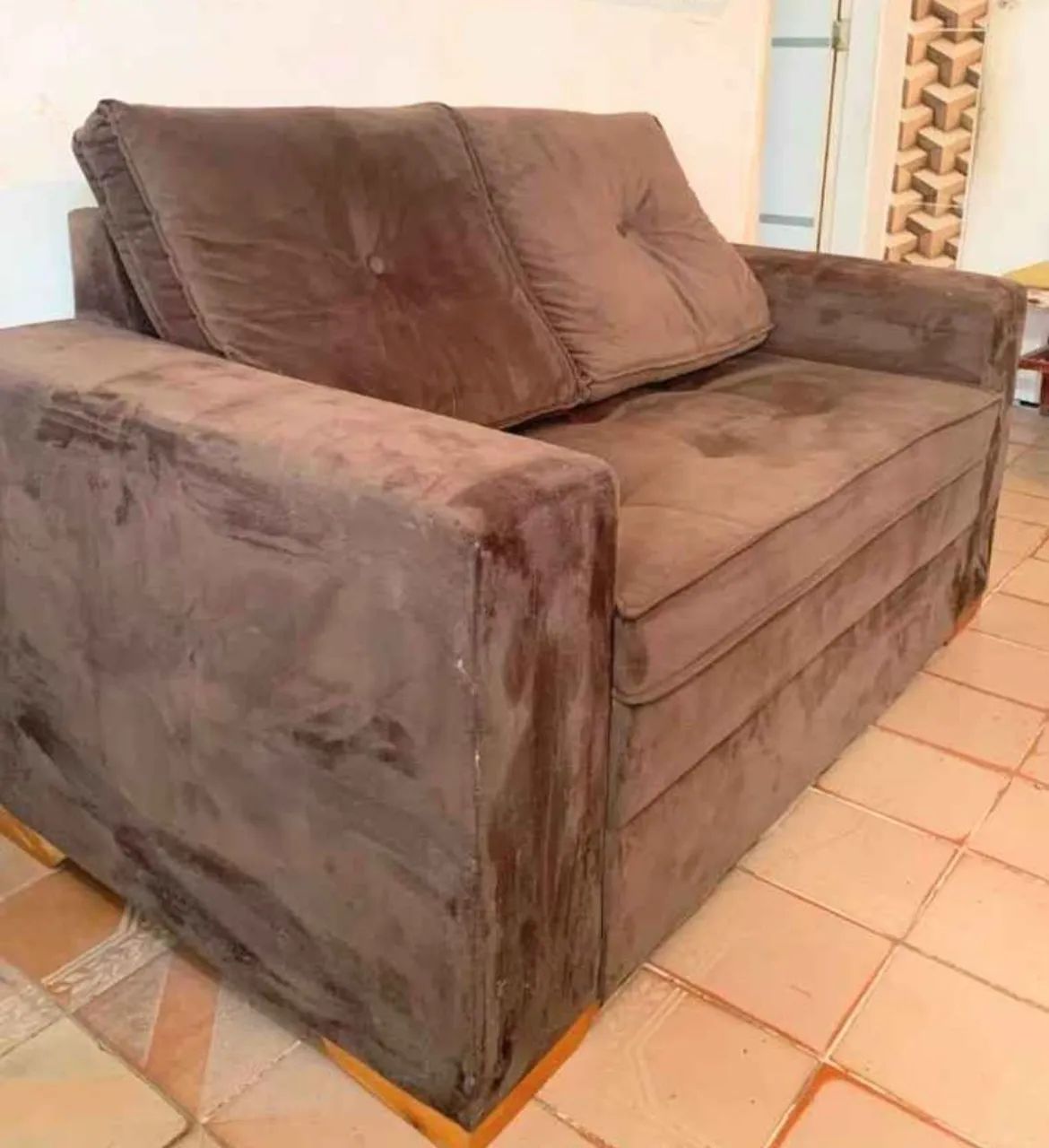 Sofá Marron Suede dois lugares 