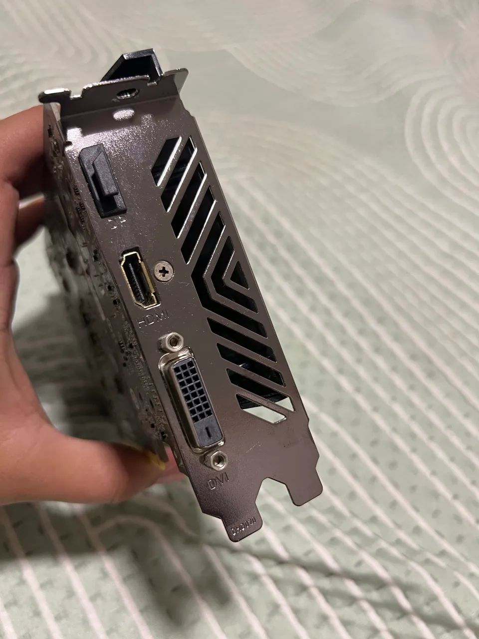 Placa de Vídeo Geforce GTX 1650 4GB Gigabyte DDR6 2 meses de uso, bem conservada  - Foto 4
