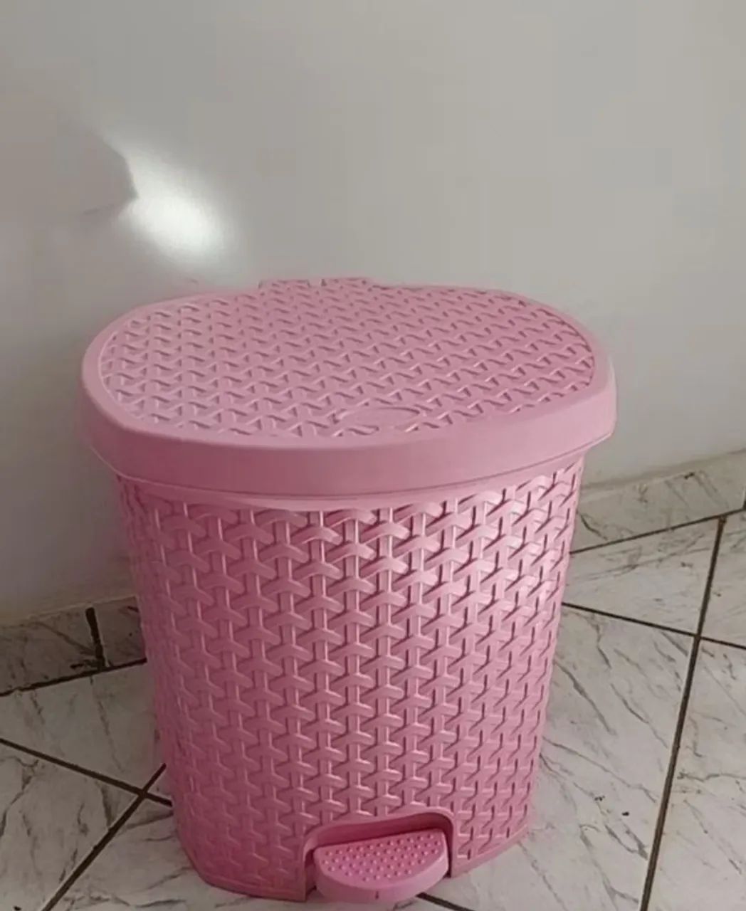 Vendo lixeira Ratan nova 15 litros - Foto 4