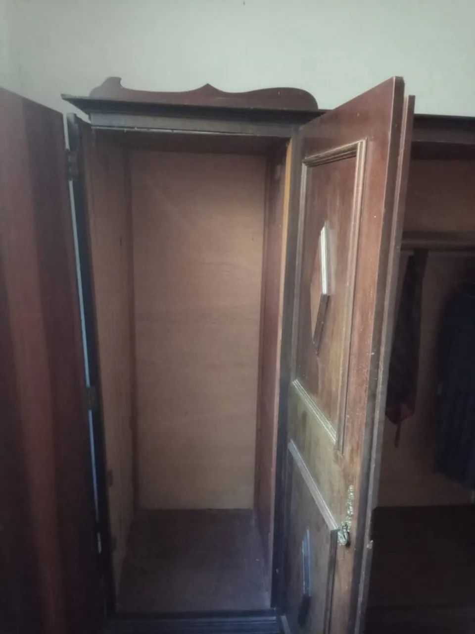 Guarda roupa antigo armario  - Foto 3