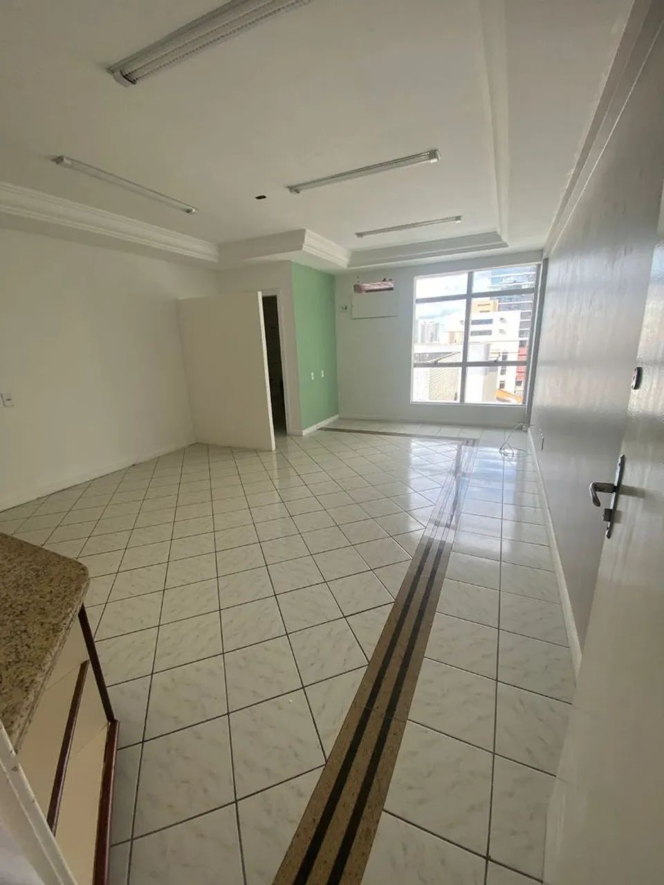 Sala comercial preço de oportunidade no Renascença 2