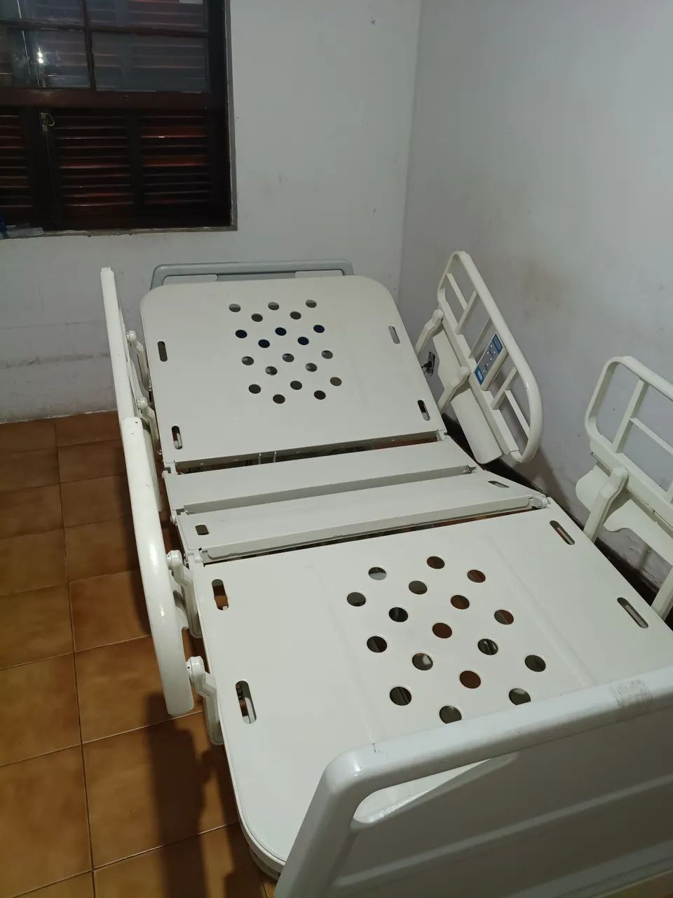 Cama hospitalar elétrica 4 níveis(funcionando) - Foto 2