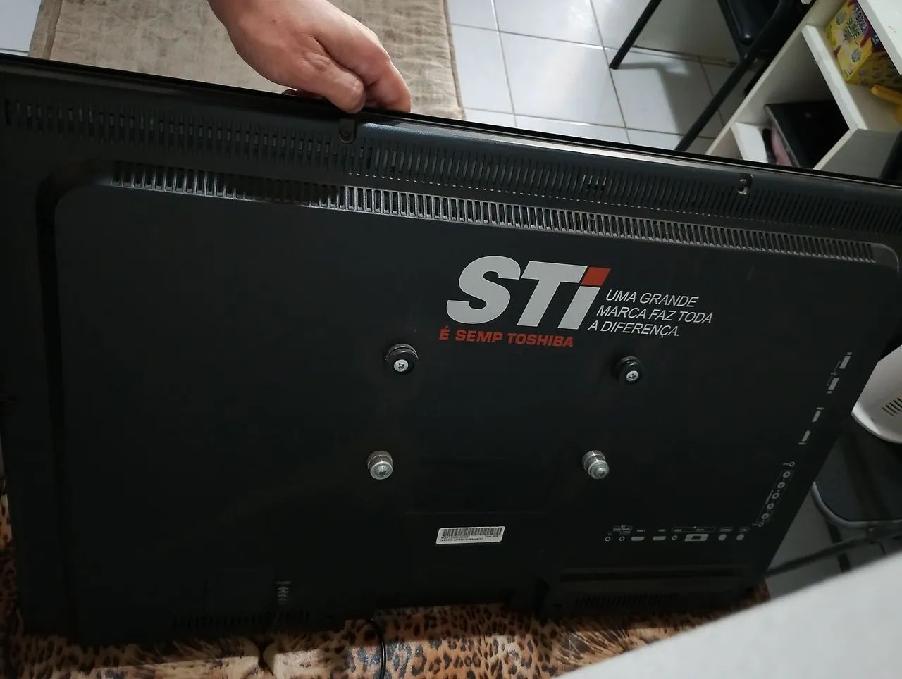 Vendo TV ST 32 polegadas não e smart - Foto 2
