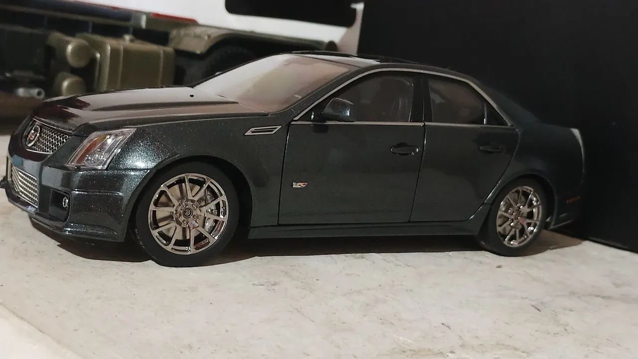 ミニカー CADILLAC CTS-V (KYOSHO) 1:18 miniatura Cadillac CTS-V raríssimo! kyosho autoart norev