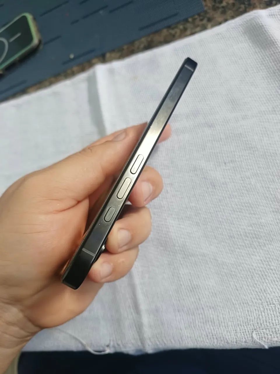 iPhone 16 pro praticamente novo zero - Foto 5